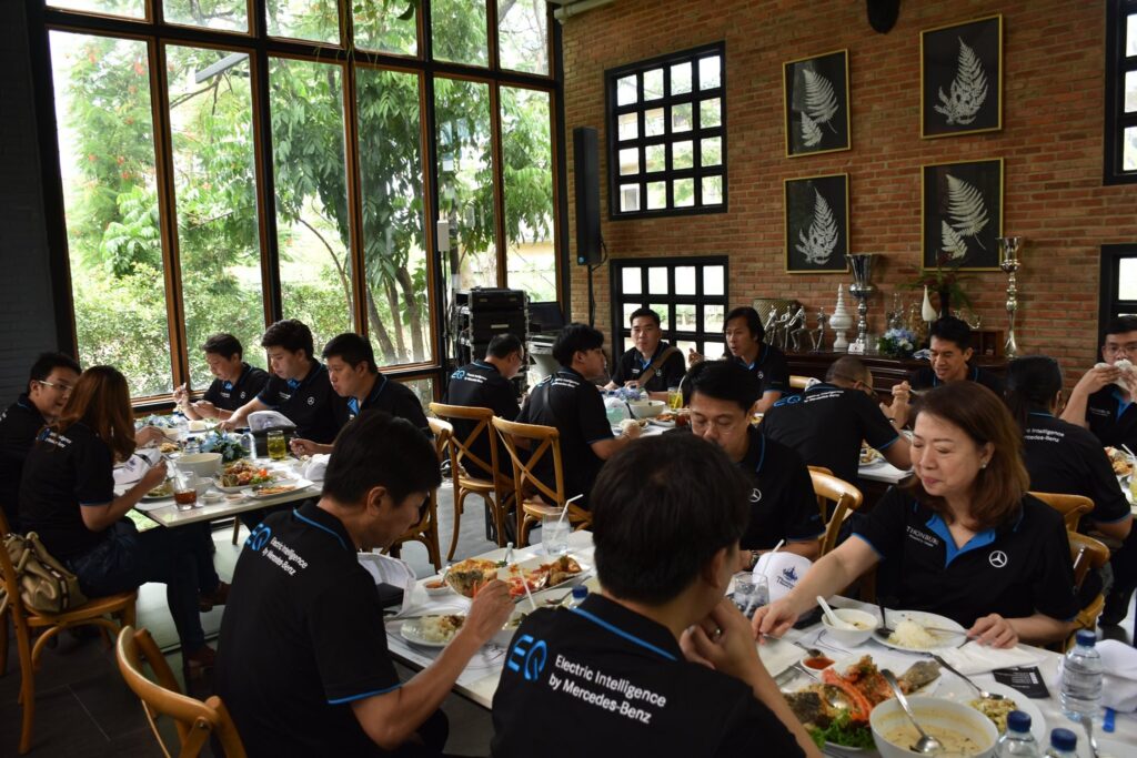 เยียมชมโรงงานประกอบรถยนต์ Mercedes-Benz Factory Plant Tour