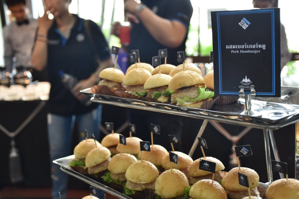 เยียมชมโรงงานประกอบรถยนต์ Mercedes-Benz Factory Plant Tour