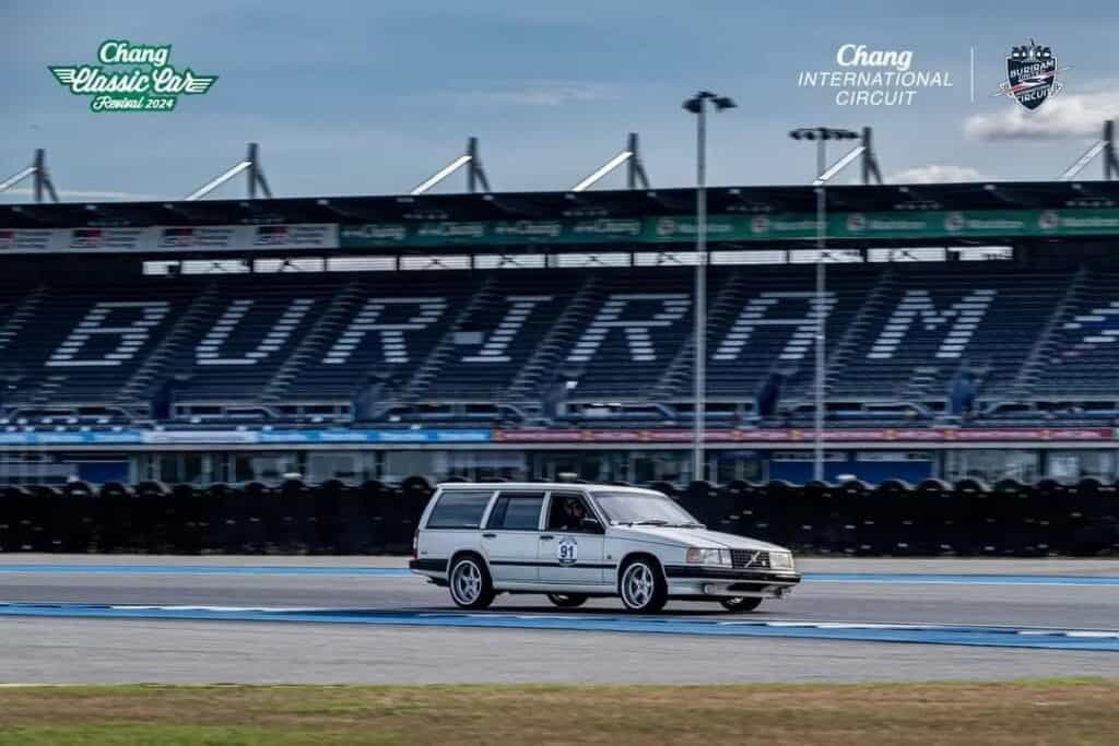 Volvo 940 แวน ลงสนามช้างในงาน Chang Classic Car Revival 2024