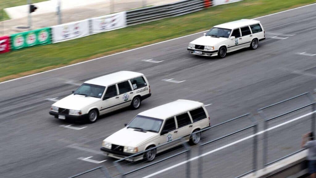 Volvo 940 แวน ลงสนามช้างในงาน Chang Classic Car Revival 2024