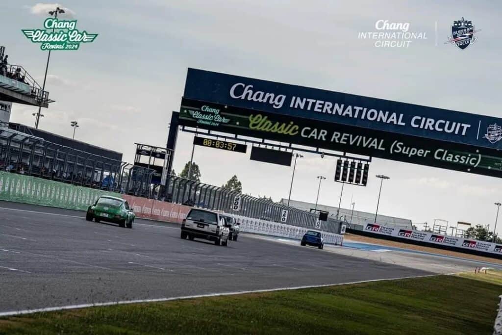 Volvo 940 แวน ลงสนามช้างในงาน Chang Classic Car Revival 2024