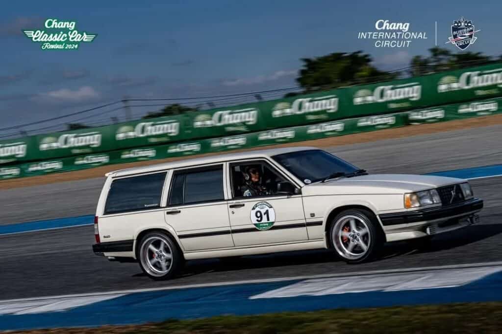 Volvo 940 แวน ลงสนามช้างในงาน Chang Classic Car Revival 2024
