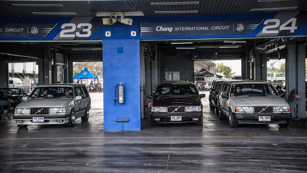 Volvo 940 Turbo ในงาน Chang Classic Car Revival 2025 บนสนามช้าง บุรีรัมย์