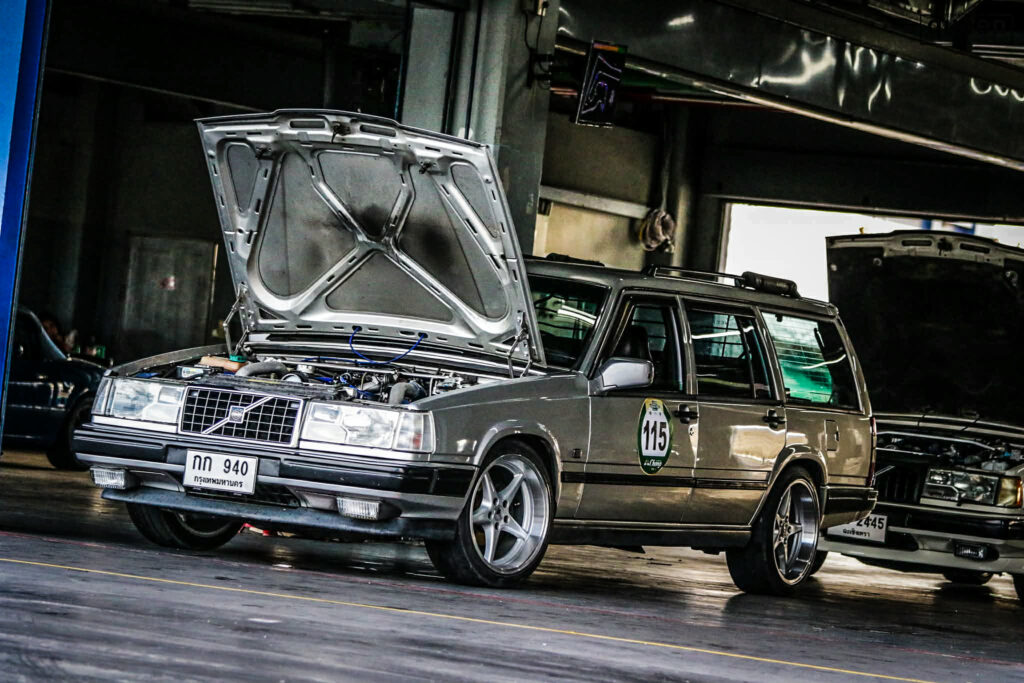 Volvo 940 Turbo ในงาน Chang Classic Car Revival 2025 บนสนามช้าง บุรีรัมย์