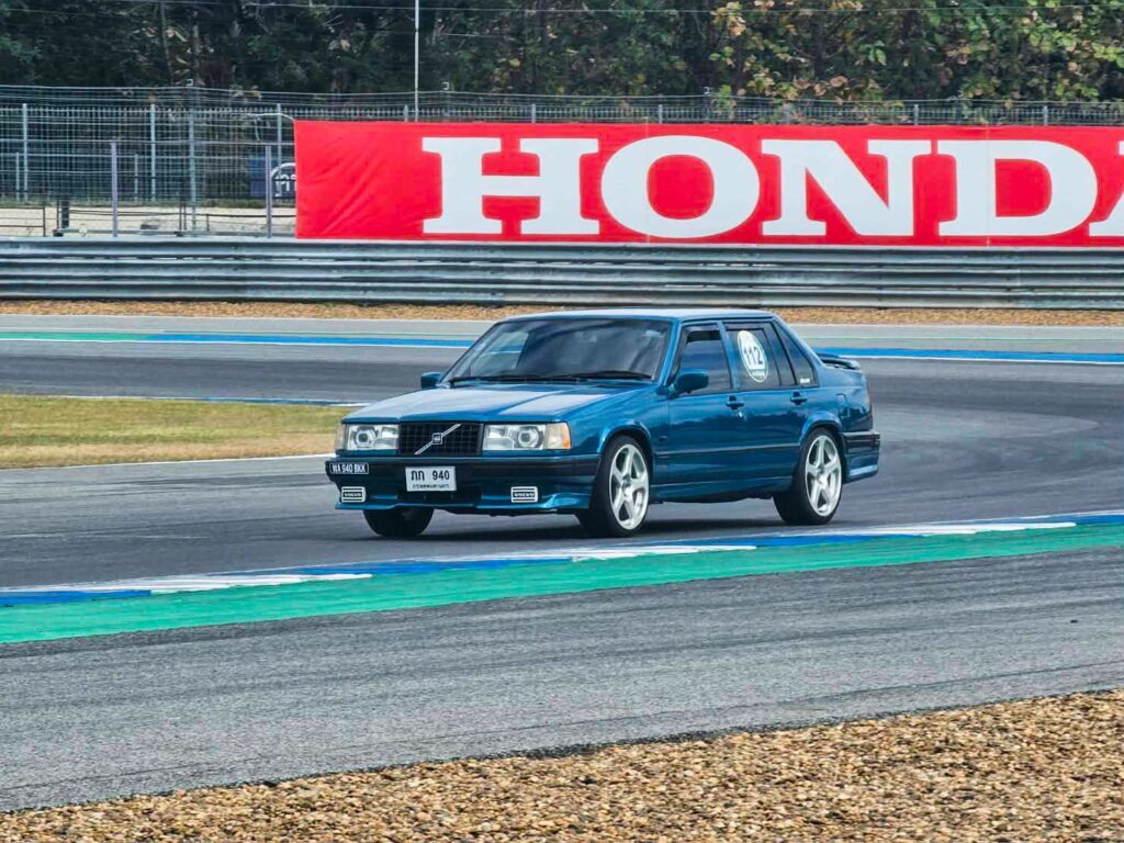 Volvo 940 Turbo ในงาน Chang Classic Car Revival 2025 บนสนามช้าง บุรีรัมย์